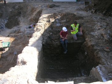site courtine 4 coin du mausolee en debut de fouilles