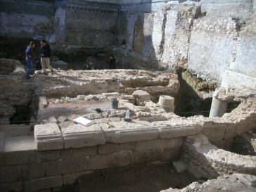 site courtine 6 le mausolee en cours de fouilles